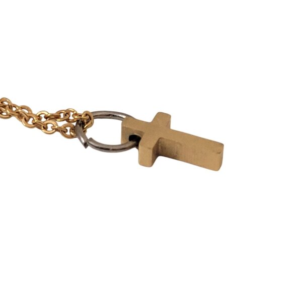 Tiny Gold Minimalist Vintage Cross Pendant Necklace - Picture 4 of 7
